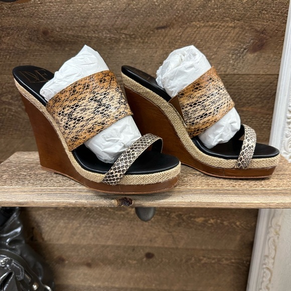 Diane von Furstenberg “Tiffany” Camel Watersnake Wedge Sandals – Size 7.5M - Picture 2 of 9